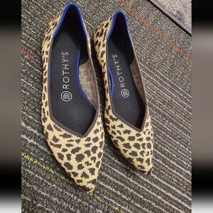 Rothys Leopard Point